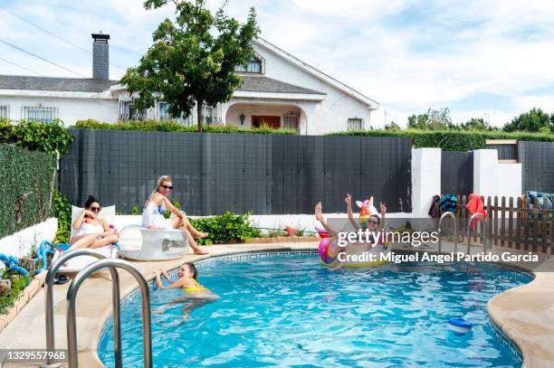 Teen Pool Party Photos and Premium High Res Pictures - Getty Images