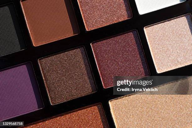 makeup eyeshadows in trendy natural colours background. - eyeshadow fotografías e imágenes de stock