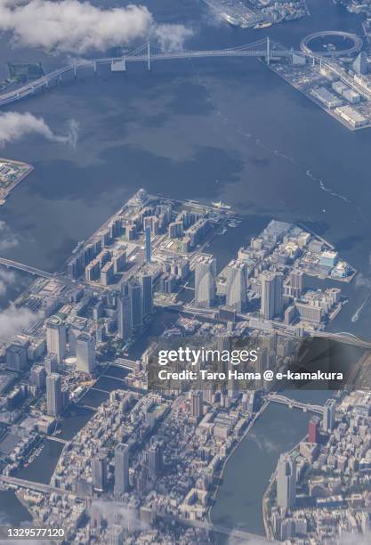 the residential district by the bay in tokyo of japan aerial view from airplane - tsukishima tokio stockfoto's en -beelden