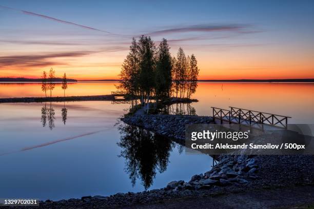 scenic view of lake against sky during sunset,tampere,finland - tampere photos et images de collection