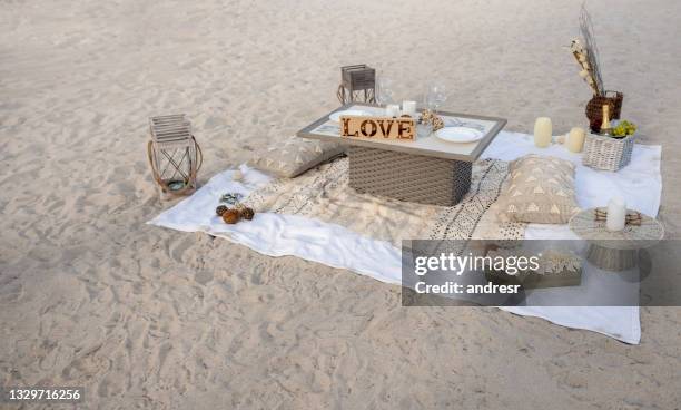 beautiful setting for a romantic picnic at the beach - romantic picnic stockfoto's en -beelden