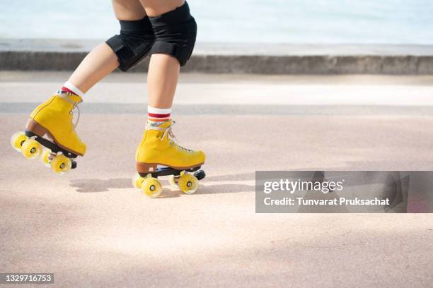 close-up woman  roller skating . - rolschaatsen schaats stockfoto's en -beelden