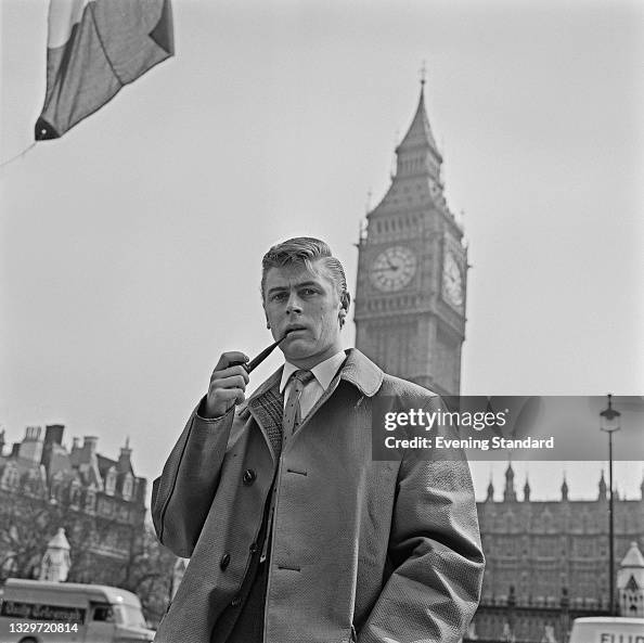 English Impressionist And Comedian Mike Yarwood In Front Of The News english-impressionist-and-comedian-mike-yarwood-in-front-of-the-news