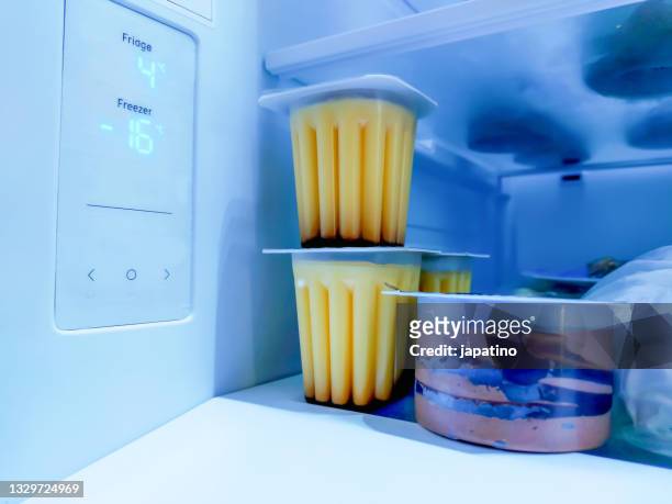 refrigerator temperatures - temperature gauge stock-fotos und bilder