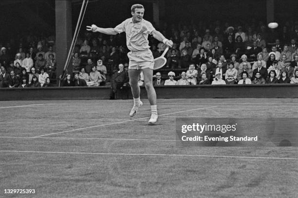 Tony Roche Autograph Tony Roche Tennis Player Photos and Premium High Res Pictures - Getty ...