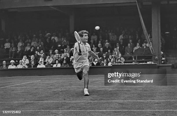 Tony Roche Autograph 231 Tony Roche Tennis Player Stock Photos, High-Res Pictures, and ...