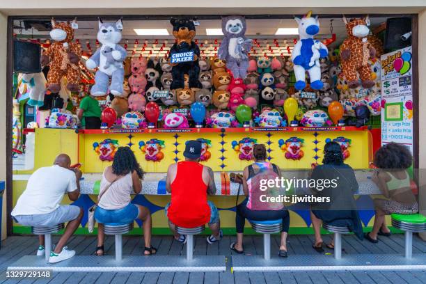 boardwalk unterhaltung spritzpistole spiele auf jenkinson's point pleasant, nj 2021 - heraussprühen stock-fotos und bilder