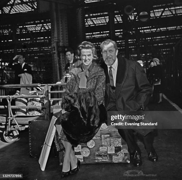 American actor Vincent Price with his wife, costume designer Mary Grant Price at a station in the UK, 5th November 1964.