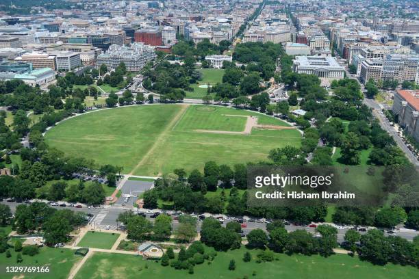 aerial view of the white house, and downtown washington dc, usa - lafayette square washington dc stock-fotos und bilder