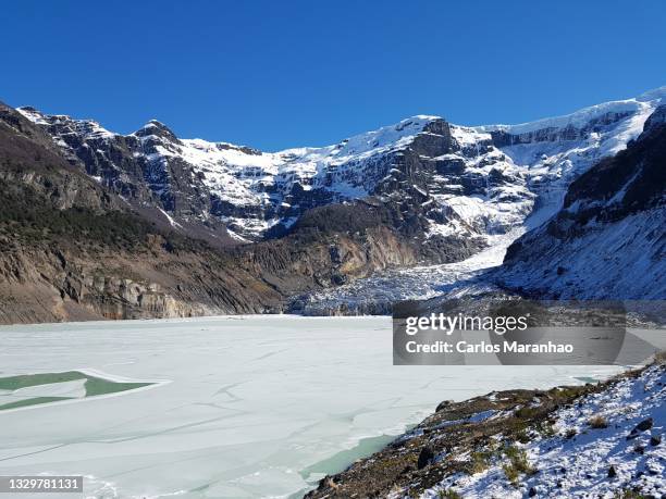 lago congelado - congelado stock pictures, royalty-free photos & images