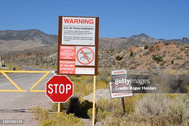 area 51 east entrance gate - nellis air force base stock pictures, royalty-free photos & images