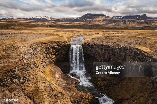 svödufoss wasserfall snaefellsnes vesturland island svodufoss - iceland waterfall stock-fotos und bilder