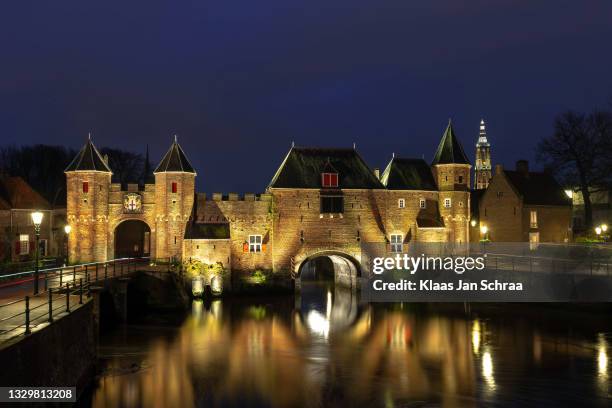 historic land- and watergate the koppelpoort in amersfoort - amersfoort nederland stockfoto's en -beelden