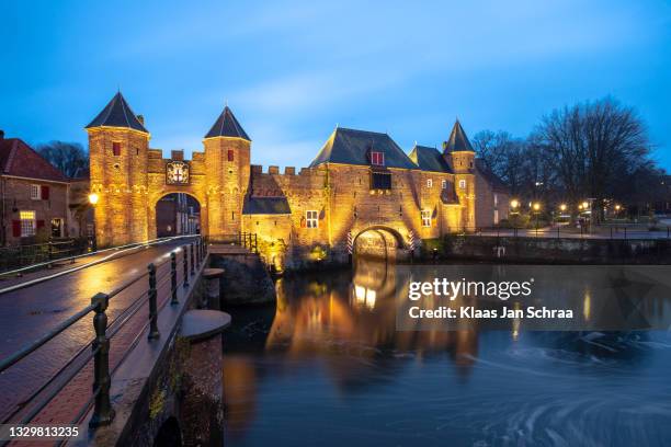 historic land- and watergate the koppelpoort in amersfoort - amersfoort nederland stockfoto's en -beelden