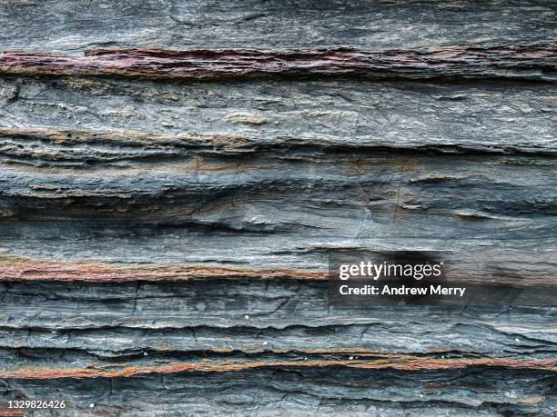 layered eroded stone, rocky coast, close up - estrato de roca fotografías e imágenes de stock