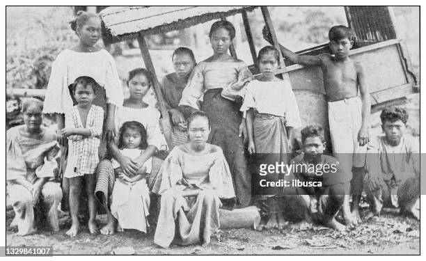 illustrations, cliparts, dessins animés et icônes de photographie antique en noir et blanc: famille tagalog, philippines - pacific islands