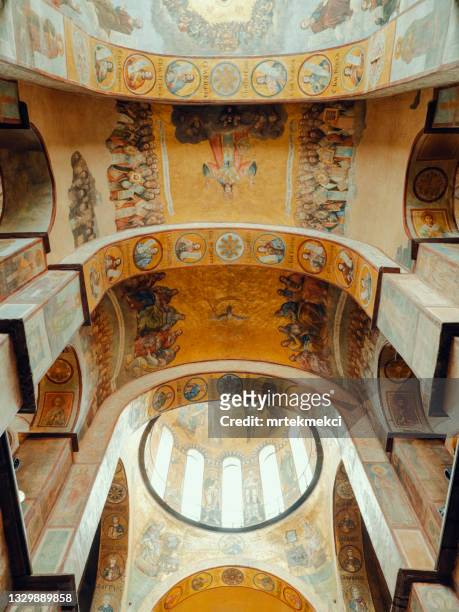 intérieur de la cathédrale sainte-sophie - kiev, ukraine - kiev photos et images de collection