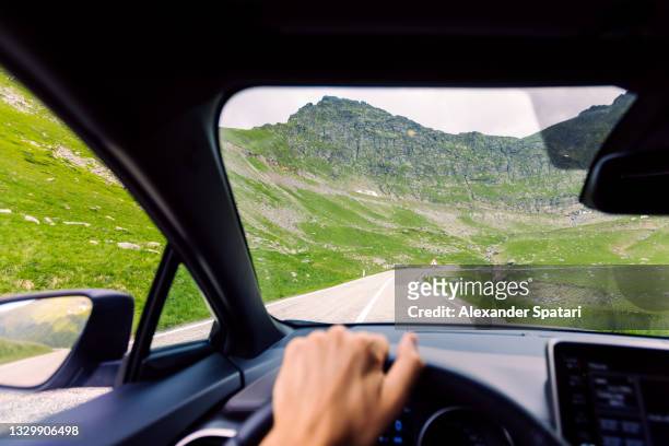 personal perspective (pov) of a man driving a car on a mountain road - 車　主観 ストックフォトと画像
