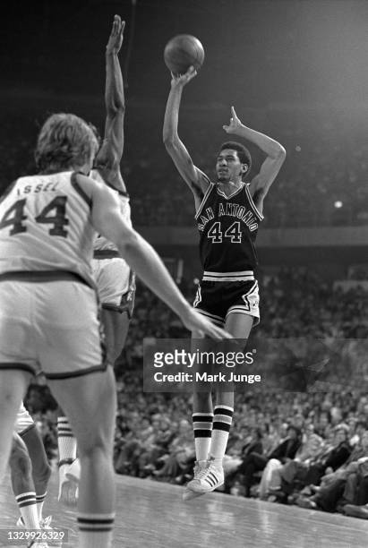 San Antonio Spurs forward George Gervin shoots a one-handed jump shot during an NBA basketball game against the Denver Nuggets at McNichols Arena on...