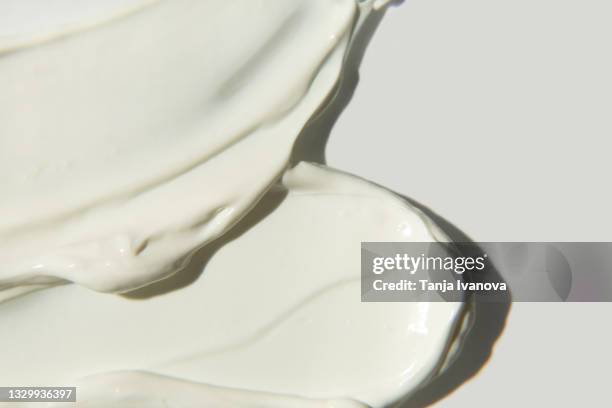 white cosmetic cream texture. lotion, moisturizer, skin care background - trattamento di bellezza foto e immagini stock