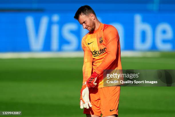 Norberto Murara Neto of FC Barcelona puts on his gloves prior to a friendly match between FC Barcelona and Club Gimnastic de Tarragona at Estadi...