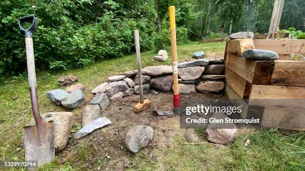 landscaping & rock wall construction - stützmauer stock-fotos und bilder