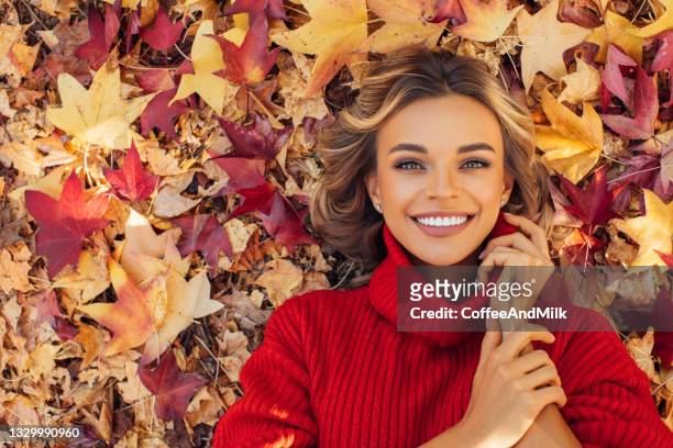 beautiful woman lying on leaves - beautiful woman autumn stock pictures, royalty-free photos & images
