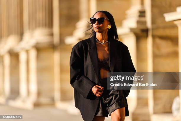 Emilie Joseph @in_fashionwetrust wears a boyfriend oversized blazer jacket from The Frankie Shop, lace bralette / bra from Numero Ventuno, black...