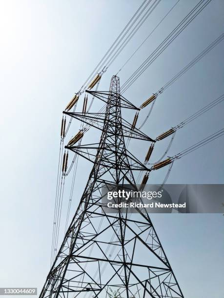 electricity pylon - electricity pylon imagens e fotografias de stock