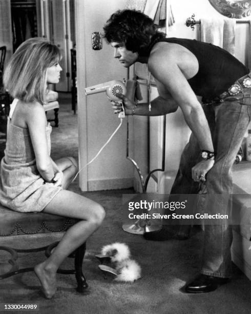Actors Warren Beatty as George and Julie Christie as Jackie in a scene from the film 'Shampoo', 1975.
