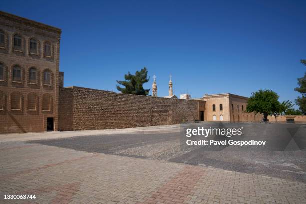 emty streets of the old town of midyat in southeast turkey during the covid pandemic lockdown in may 2021 - anatolia stock pictures, royalty-free photos & images
