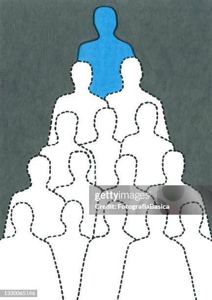 blauer mann auf der spitze der pyramide der vermissten männer - acrobatic activity stock-grafiken, -clipart, -cartoons und -symbole