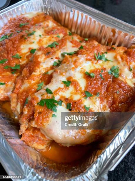 filet parmigiana delivered at home. - chicken parmigiana stockfoto's en -beelden