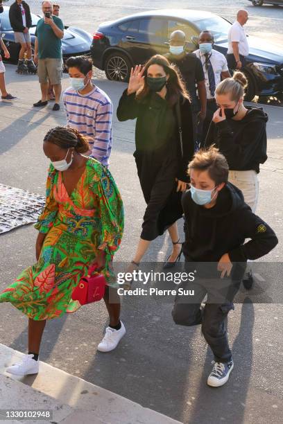 Angelina Jolie and her children Pax Jolie-Pitt, Zahara Jolie-Pitt, Shiloh Jolie-Pitt and Knox Jolie-Pitt are seen arriving at a restaurant near the...