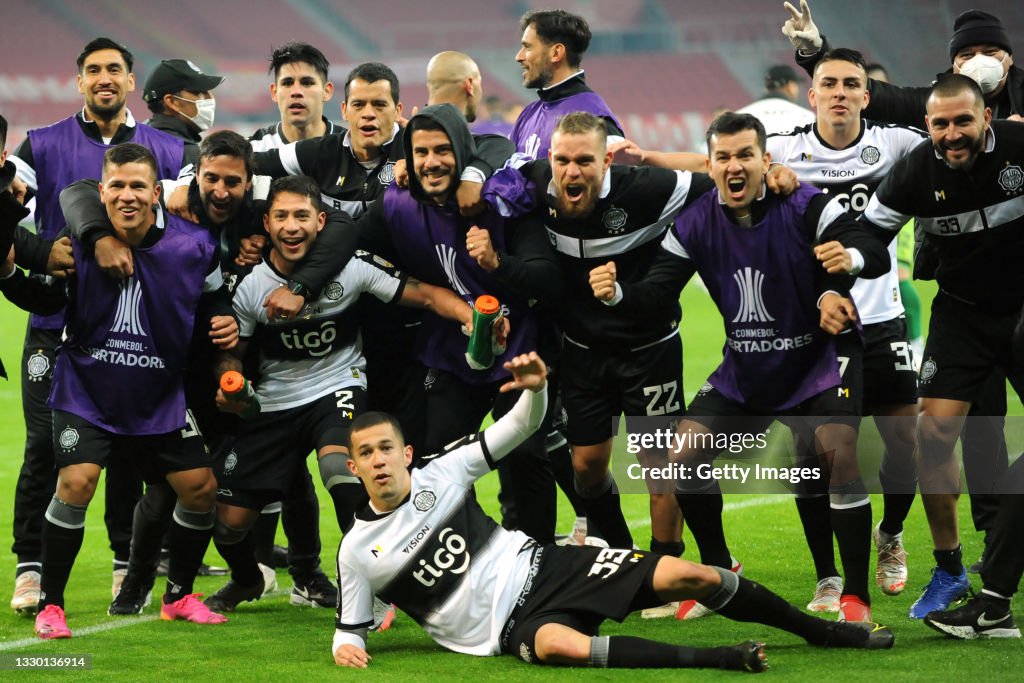 Internacional v Olimpia - Copa CONMEBOL Libertadores 2021