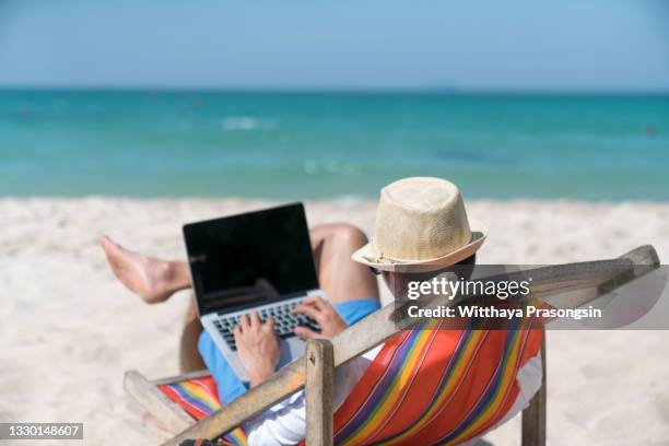 Computer Am Strand 12,440 Computer On The Beach Stock Photos, High-Res Pictures, and ...
