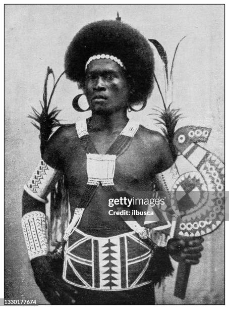 antike schwarz-weiß-fotografie: papua-krieger - provinz papua indonesien stock-grafiken, -clipart, -cartoons und -symbole