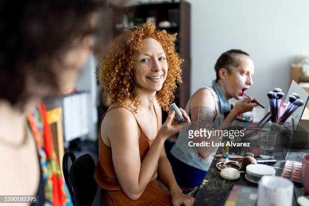 group of non binary people doing make up together - öffentlicher auftritt stock-fotos und bilder