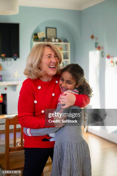 abbracci di natale con nonna - i-love-you-frase-inglese foto e immagini stock