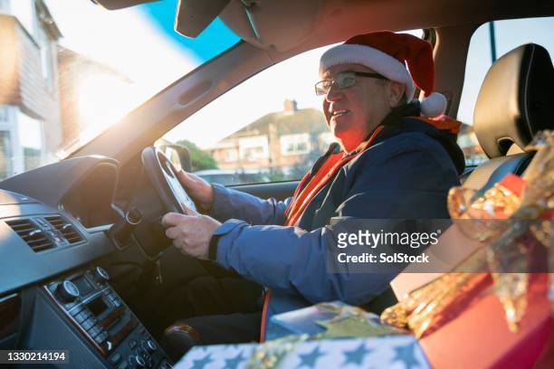 driving home for christmas with family - christmas driving stockfoto's en -beelden