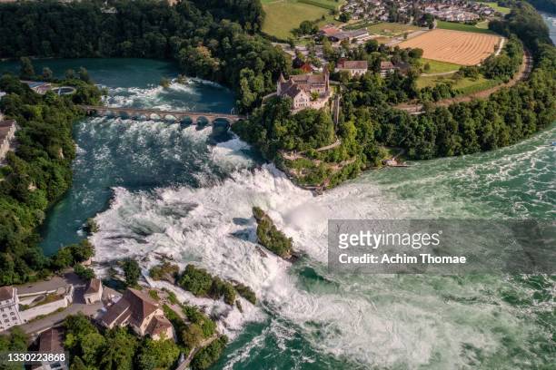 rhine falls (rheinfall) waterfalls, schaffhausen, switzerland, europe - chutes du rhin photos et images de collection