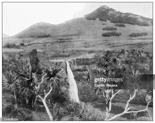 antique black and white photograph: wailua falls, hawaii - hawaiian waterfalls 幅插畫檔、美工圖案、卡通及圖標