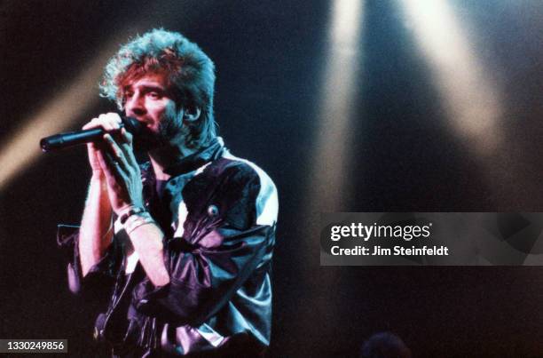 Singer songwriter Kenny Loggins performs at the Orpheum Theatre in Minneapolis, Minnesota on November 20, 1988.