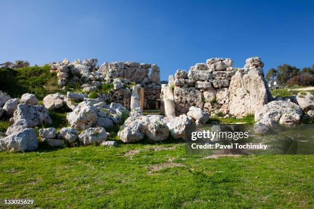 ggantija neolithic temples, gozo, malta, 2011 - neolitico foto e immagini stock