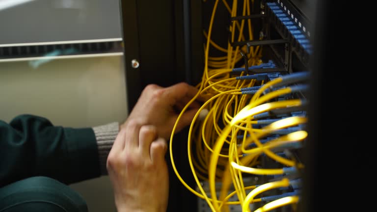 https://media.gettyimages.com/id/1330261559/video/worker-connects-optical-line-internet-wire-in-connection-box-service-man-soldering-optical.jpg?b=1&s=640x640&k=20&c=KBrNrP8gIShs4P1NaPy-F1CJOtt4hHIPTbIvyIF9x4U=