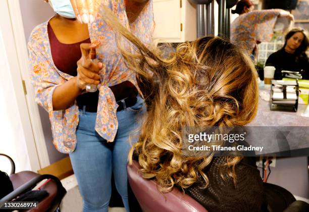 941 Beauty Salon Hair Rollers Photos and Premium High Res Pictures - Getty  Images