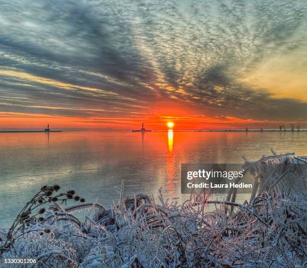 a frozen sunrise - illinois landscape stock pictures, royalty-free photos & images