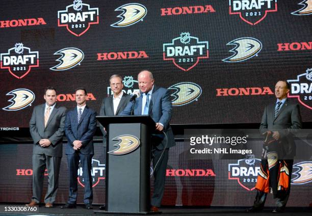 General manager Bob Murray, Director of Amateur Scouting Martin Madden and owner Henry Samueli of the Anaheim Ducks stand onstage as Murray picks...