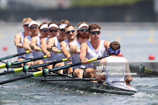 Thomas Mackintosh, Hamish Bond, Tom Murray, Michael Brake, Daniel Williamson, Phillip Wilson, Shaun Kirkham and Matt MacDonald of Team New Zealand...