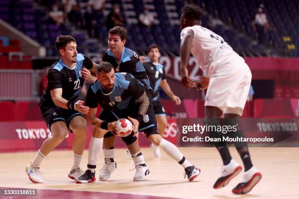 Lucas Dario Moscariello of Team Argentina controls the ball from t during the Men's Preliminary Round Group A match between France and Argentina on...